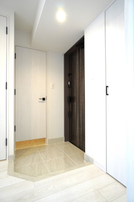 【玄関】 | ヴィークブライト湯島 | ※写真は同タイプ住戸です。