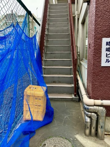 時崎ビルのエントランス