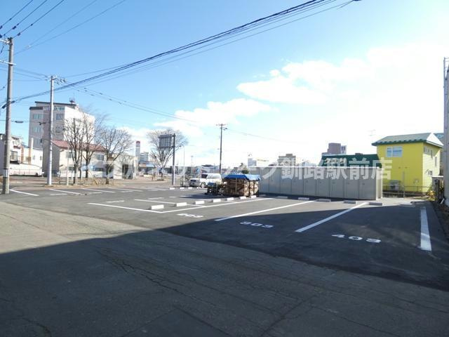 OBER白金（オーベルシロガネ）の駐車場