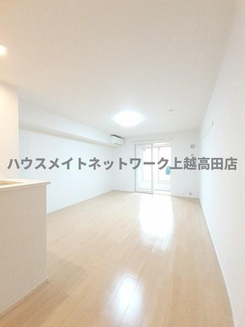 ラフィネの居間・リビング|洋室