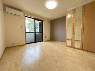 【内装】 | フローリスト | 洋室