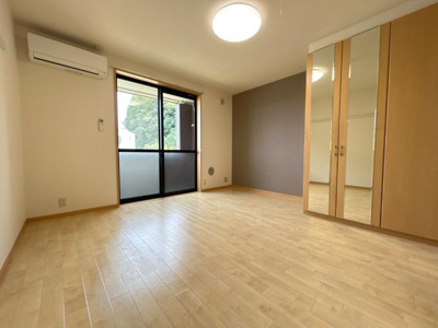 【内装】 | フローリスト | 洋室