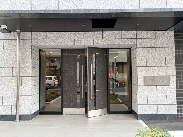 プレサンス鶴舞パークグラッドのエントランス