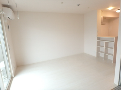 エアコン・室内物干し・収納付のLDK１０帖