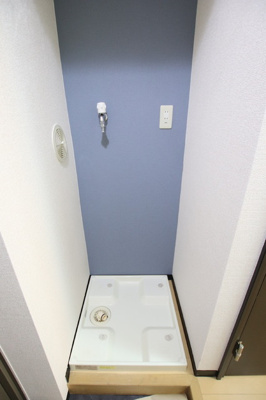 玄関横　室内洗濯機置き場