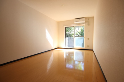 洋室　9.7帖　収納あり