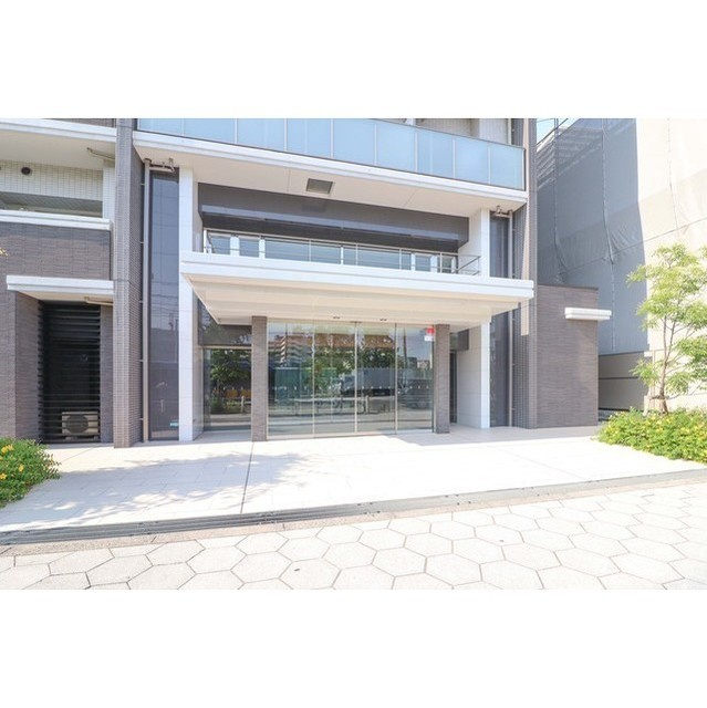 エスリード難波レジデンスのエントランス