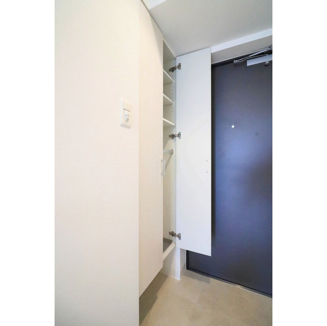 エスリード難波レジデンスの玄関