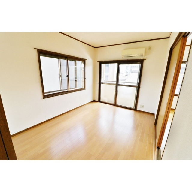 ロイヤルハイツコジマの居間・リビング