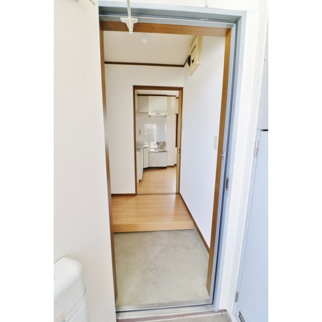 ロイヤルハイツコジマの玄関