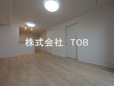 【居間・リビング】 | Clasia Jindaiji-クラシアジンダイジ- | リビング15.8帖