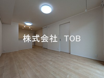 【居間・リビング】 | Clasia Jindaiji-クラシアジンダイジ- | リビング15.8帖