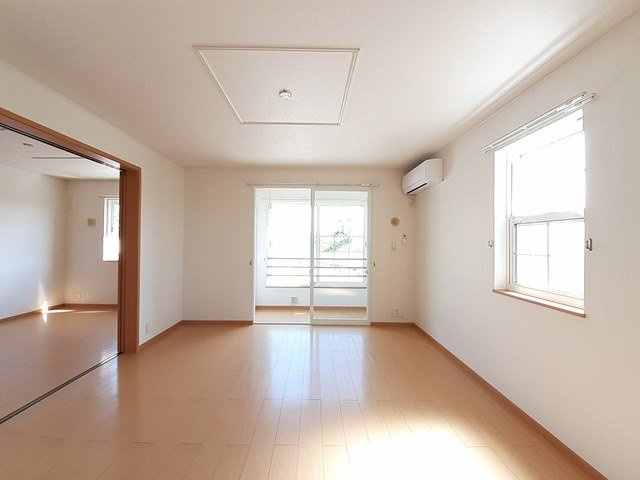 シエル黒瀬Ⅲの居間・リビング|ゆったりとした居間です