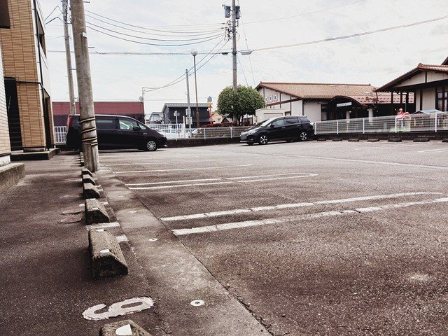 アンソレイユＢの駐車場|車をお持ちの方に嬉しい駐車場付きの物件です