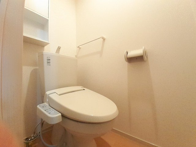 ヴィル・フォーレⅣのトイレ|落ち着いた色調のトイレです