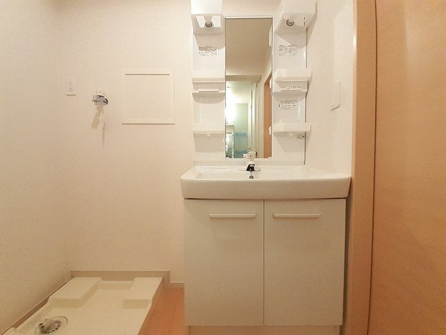 ヴィル・フォーレⅣの洗面所|ゆったりとスペースのある洗面所