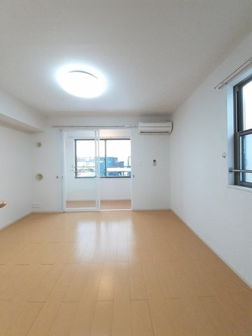 カーサ　レジーナⅡの居間・リビング|ゆったり過ごせる居間です