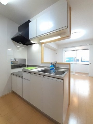 カーサ　レジーナⅡのキッチン|コンパクトなキッチンで掃除もラクラク