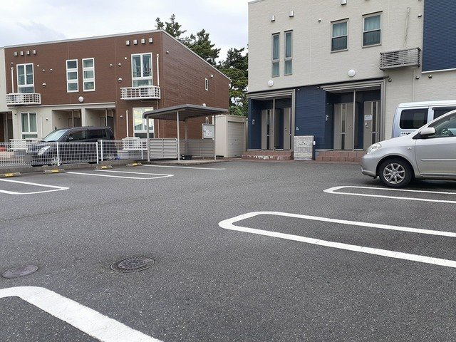 アプローズ・ムーンの駐車場|駐車場に車を止められます