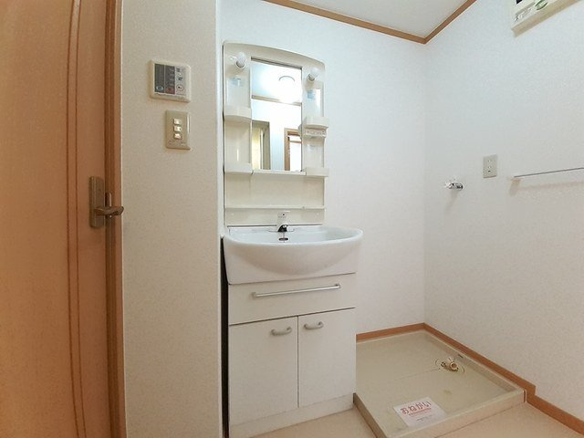 セトルⅡの洗面所|明るい洗面所です