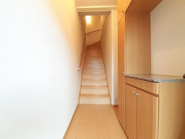 ピュアー・ファミーユＢの玄関|収納もある玄関です