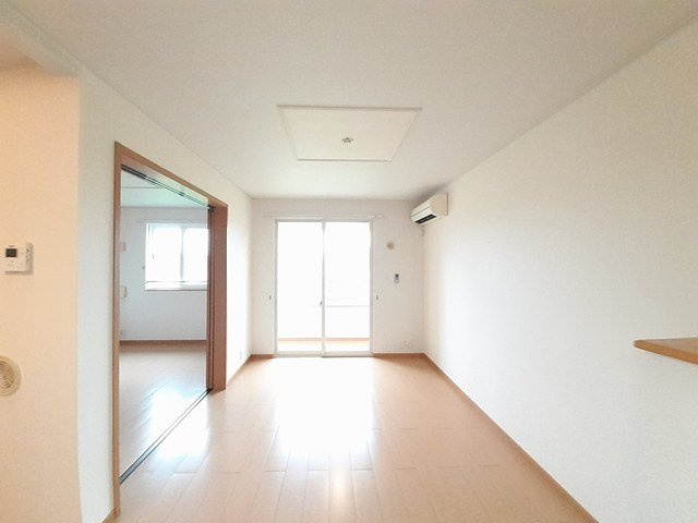 ピュアー・ファミーユＢの居間・リビング|ゆったり過ごせる居間です