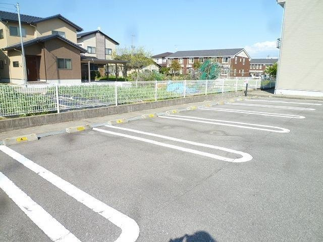 パークサイドヴィラの駐車場|駐車場に車を止められます