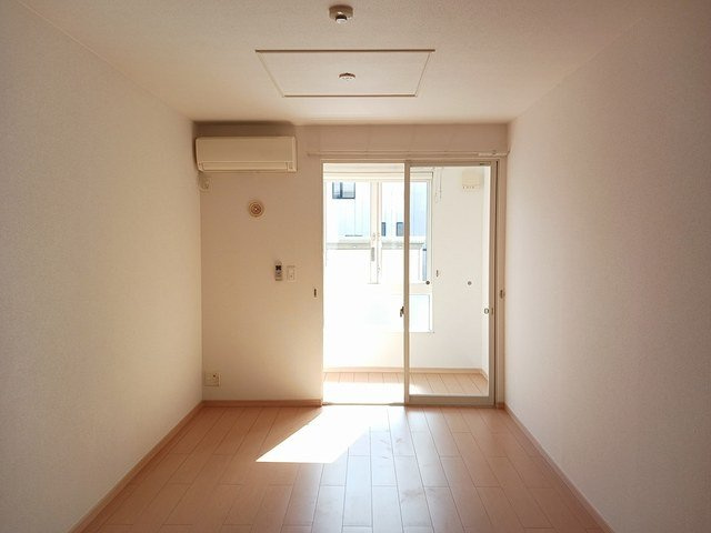 パークサイドヴィラの居間・リビング|ゆったりとした居間です