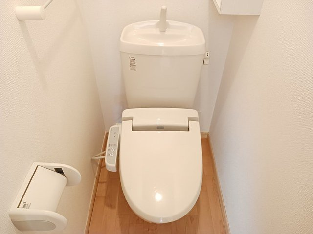 パークサイドヴィラのトイレ|落ち着いた色調のトイレです