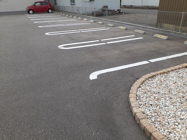 メゾン　ヒバリの駐車場|駐車場完備です