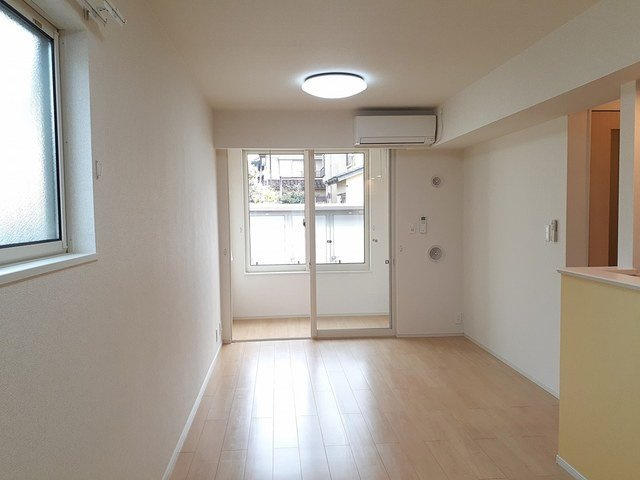 メゾン　ヒバリの居間・リビング|ゆったりとしたリビングです