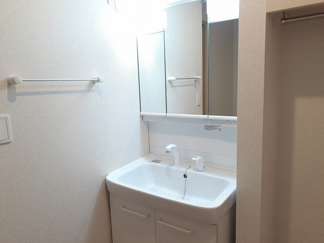 メゾン　ヒバリの洗面所|忙しい朝には欠かせない洗面所です