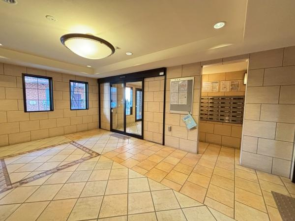 横浜市神奈川区台町の中古マンションのエントランス|管理が行き届いて、きれいなエントランスです！