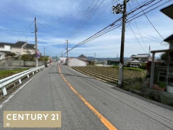 貴志川町岸宮　戸建　オーナーチェンジ物件の前面道路含む現地写真
