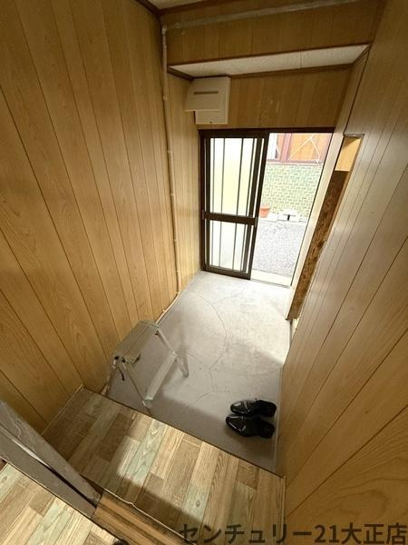 大正区南恩加島戸建の玄関