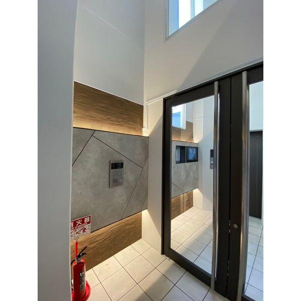 U residence 弁天町　(是空弁天)のエントランス