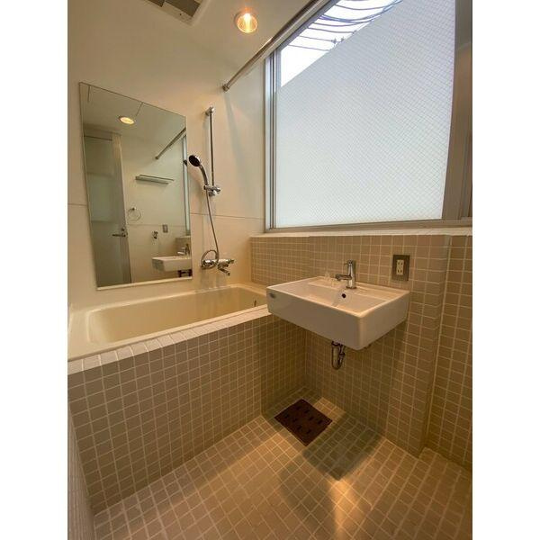 U residence 弁天町　(是空弁天)の浴室