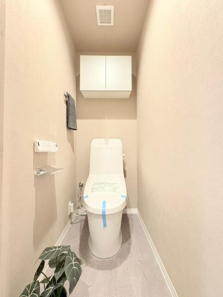 向ヶ丘遊園東ガーデンハウス弐番館のトイレ|清潔感と落ち着きのある空間。多機能パネル付きトイレです。