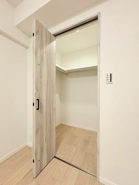 向ヶ丘遊園東ガーデンハウス弐番館の収納|洋室にあるウォークインクローゼットです！全部屋収納付きです！
