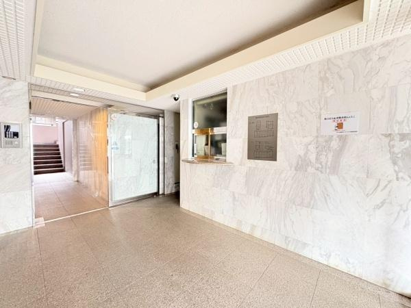 向ヶ丘遊園東ガーデンハウス弐番館のその他共用部分|エントランス部分です！宅配ボックスがあります。