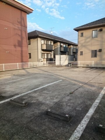 プライムコートの駐車場