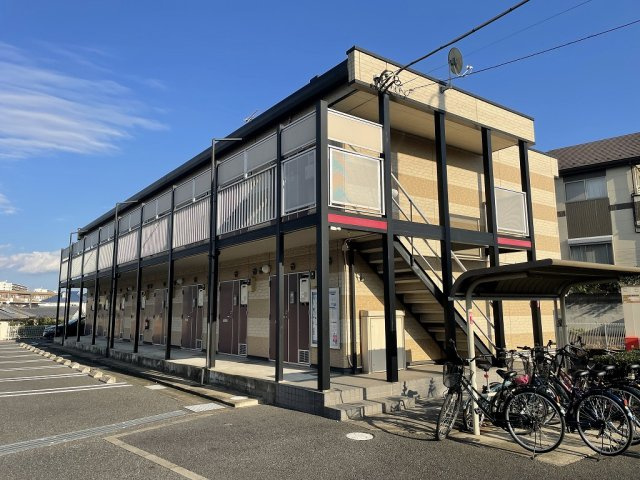 レオパレスカーサーセンの外観