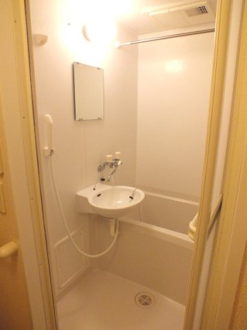 レオパレスカーサーセンの浴室|バス・トイレ別