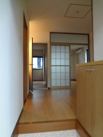 ラポール平山の玄関