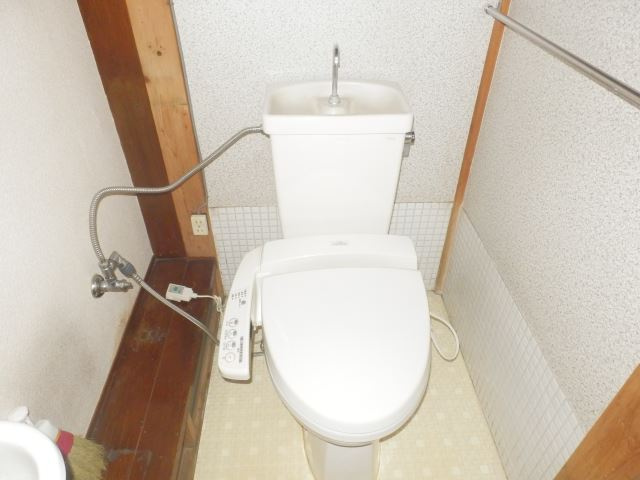 富士市今泉八丁目の戸建のトイレ