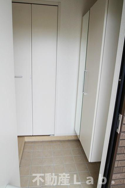 シャルムⅢ番館の玄関