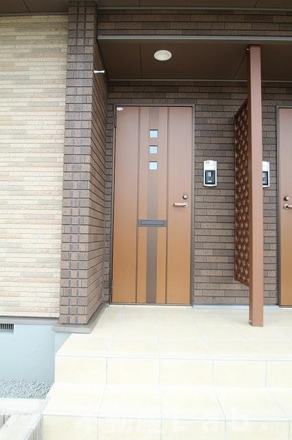 シャルムⅢ番館のエントランス