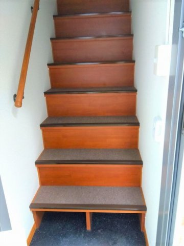 レオパレスハーヴェスト湖北の玄関