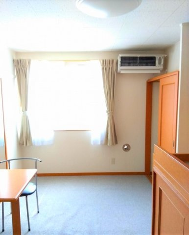 レオパレスハーヴェスト湖北の居間・リビング