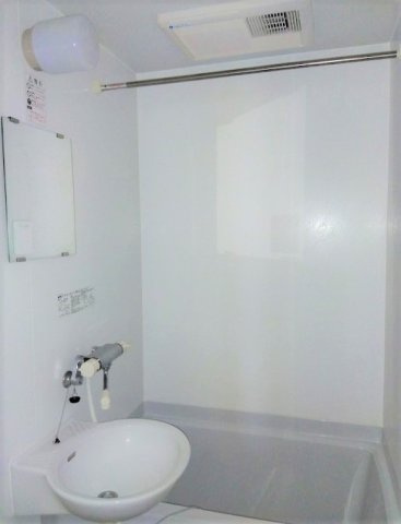 レオパレスハーヴェスト湖北の浴室